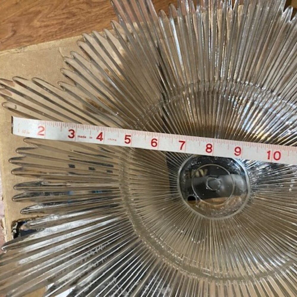 Vintage Art Deco or Mid-Century Modern starburst glass ceiling light shade - Picture 9 of 10